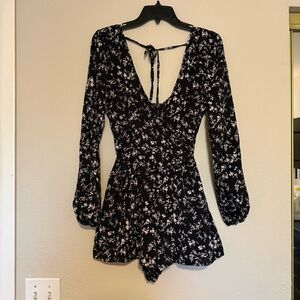 Womens Romper Floral Long Sleeve V-Neck Shorts TRIXXI Size Medium